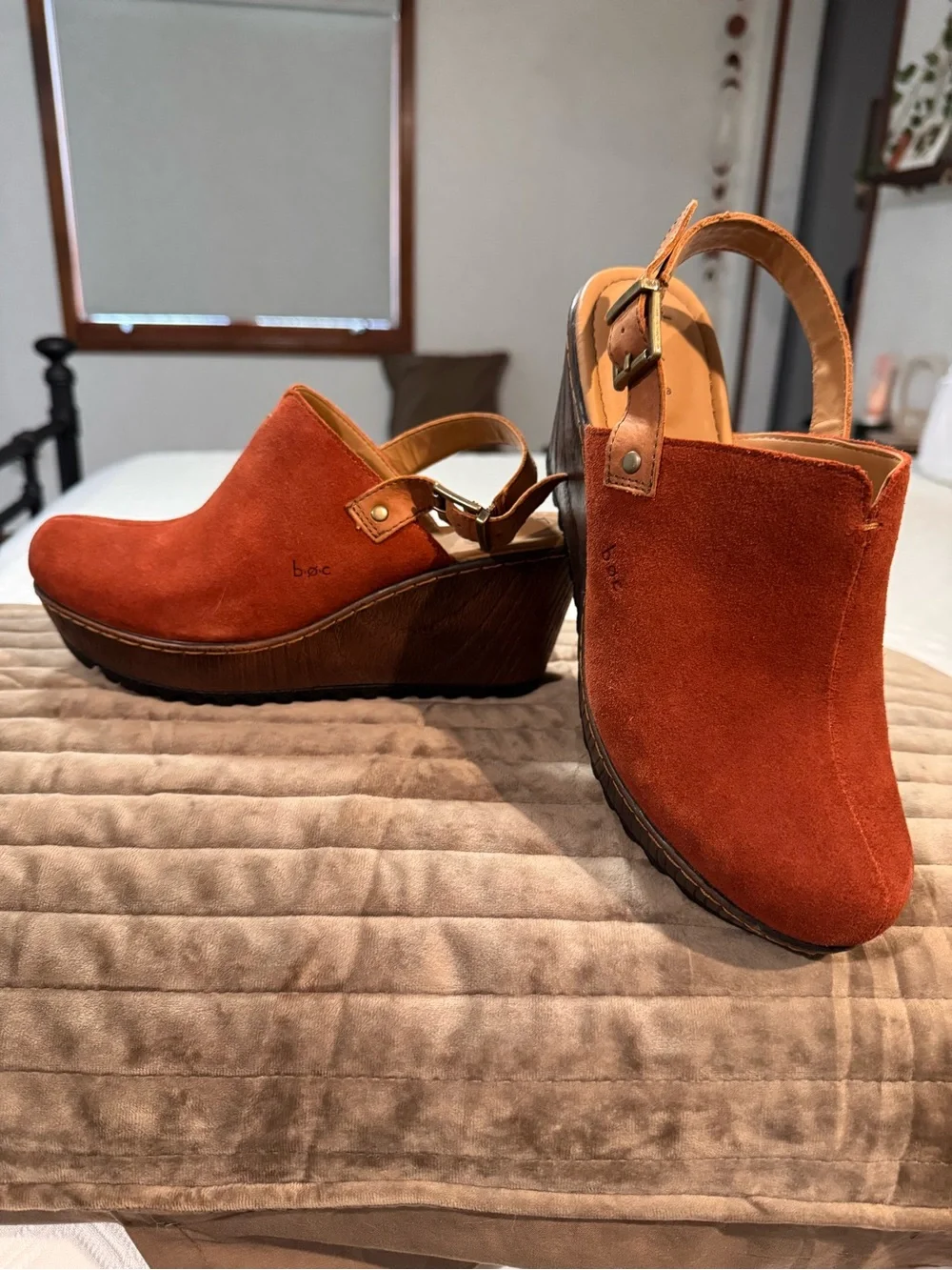 b.o.c. Women's Rust Suede Wedge Clog NEW w/o box